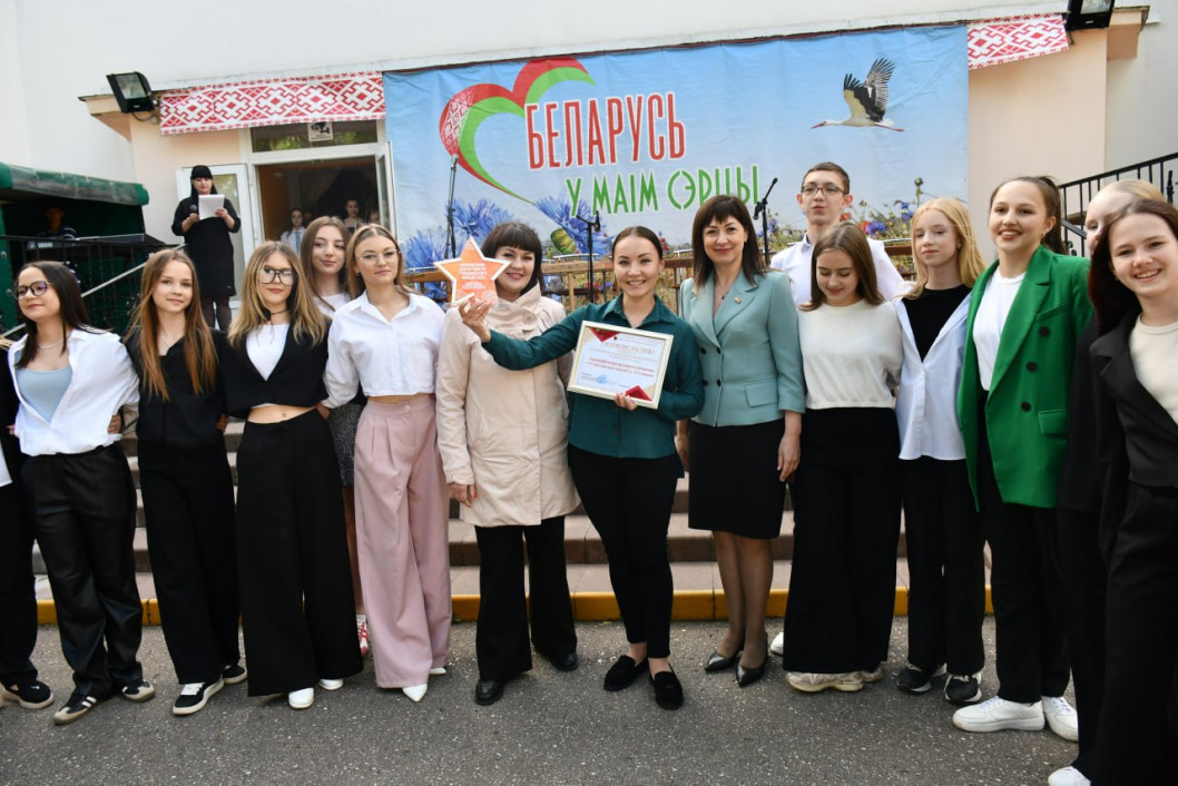 Ко Дню молодёжи в Городке обновили молодёжную доску почёта